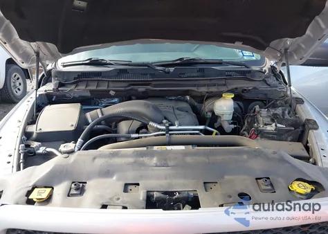 2017 Ram 1500 Express 4X2 6'4 Box из США, поврежденный, VIN 3C6JR6AT2HG681251